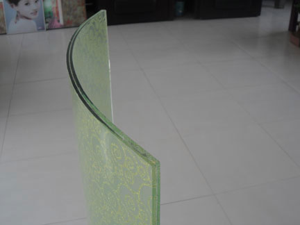 圖片名稱：夾絲玻璃
點(diǎn)擊次數(shù)：2906次